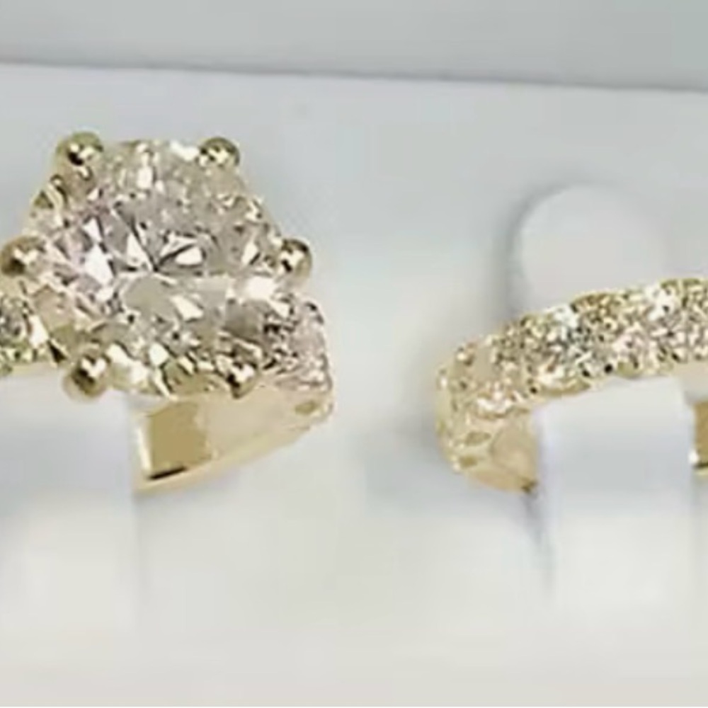 Elegant Gold Diamond Ring Set